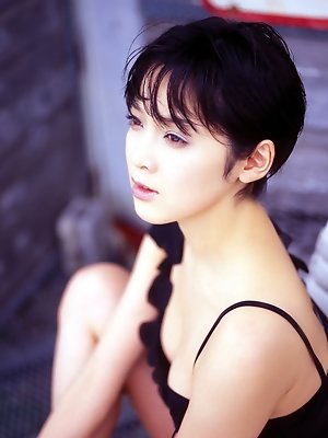 Nami Ishibashi Asian reveals hot body in white lingerie for you